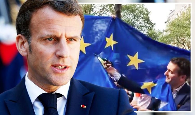 La fureur d'Eurexit s'intensifie alors que le drapeau de l'UE est détruit lors d'une manifestation enflammée à Paris: «Frexit NOW!»