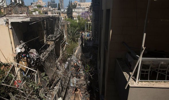 Israël: des bâtiments touchés par une roquette lancée à Giv'atayim, Israël depuis la bande de Gaza