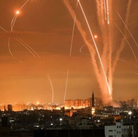 Netanyahu promet que le Hamas `` paiera '' alors qu'Israël bombarde 1000 cibles de Gaza - masse de troupes à la frontière