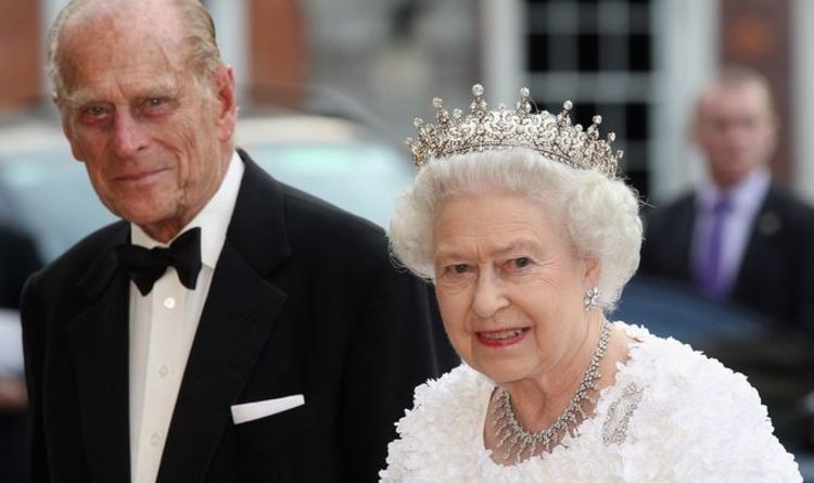 Royal Family LIVE: le `` manque de compassion '' d'Harry attaqué - la reine et Philip traînés dans la rangée