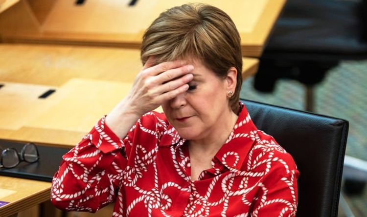 L'indépendance `` catastrophique '' laissera l'Écosse 300 milliards de livres sterling dans le rouge, prévient Sturgeon