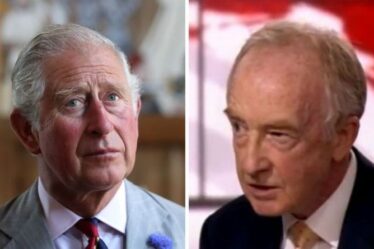 La fureur de Nicholas Witchell a vu le prince Charles `` se venger exactement '' de la BBC pendant la dispute