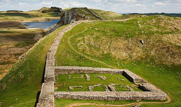 Fort romain: le mur a en son sein un certain nombre de forts militaires