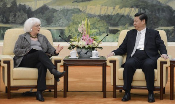 La Première ministre islandaise Johanna Sigurdardottir (à gauche) s'entretient avec le président chinois Xi Jinping 