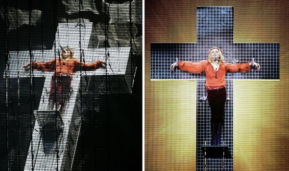 Madonna a déclenché la controverse lorsqu'elle a été montée sur une croix pour sa tournée de 2006