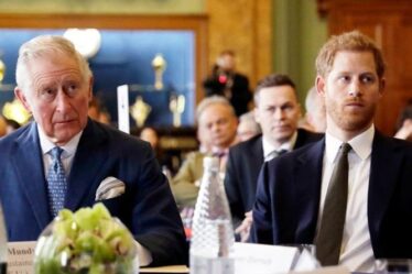 Le prince Harry a averti que la réconciliation avec Charles était peu probable s'il continuait à `` tout vivre ''