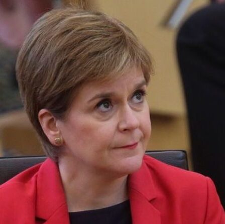 Sturgeon se tire une balle dans le pied alors que OWN REPORT admet que les hauts revenus pourraient éviter l'Indy Scotland