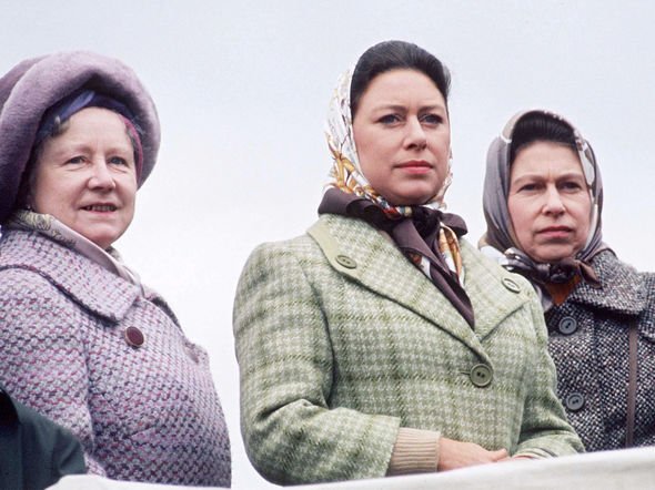 La reine mère avec ses filles la princesse Margaret et la reine Elizabeth II