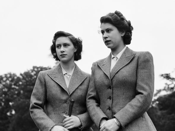 La princesse Margaret et la reine Elizabeth II en tant que jeunes filles