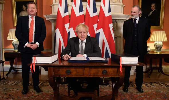 Boris Johnson avec Lord Frost et Sir Tim Barrow