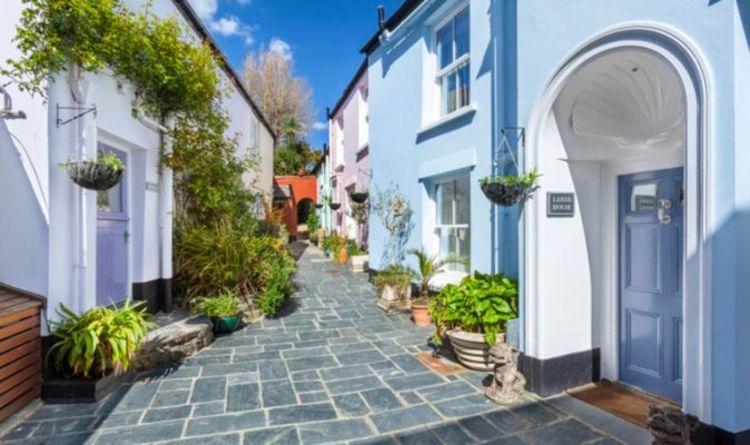 À vendre: Le superbe `` village dans un village '' du Devon est sur le marché pour 1,5 million de livres sterling