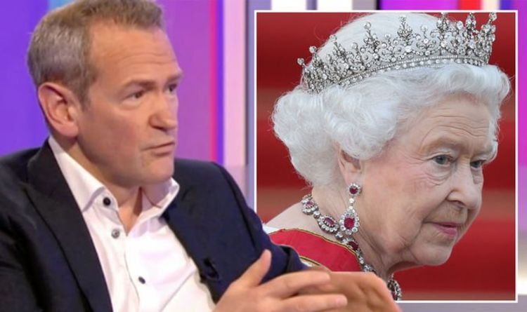 Alexander Armstrong admet que Queen l'a laissé en larmes en hommage à sa mère `` ne pouvait pas lire ''