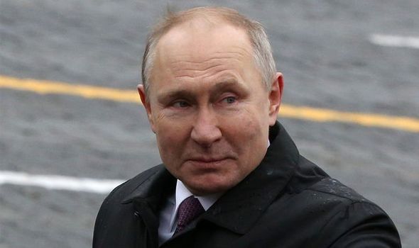WW3: Vladimir Poutine atteint un point où il va `` utiliser ou perdre '' son arsenal militaire