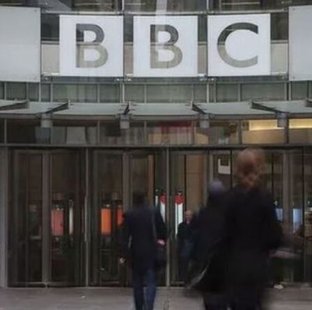 Avertissement de la BBC: la pression augmente pour réformer la BBC