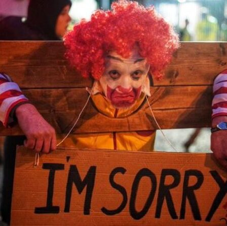 Blocus de McDonald's: les manifestants pour les droits des animaux arrêtent les livraisons d'approvisionnement pour 1300 restaurants