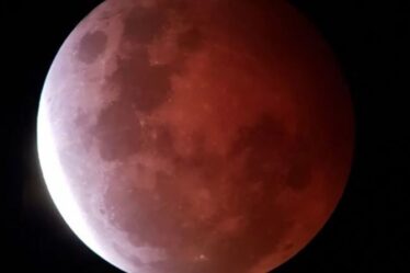 Blood Moon 2021: Regardez la lune de sang émerger de l'éclipse lunaire