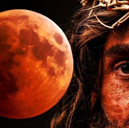 Blood Moon 2021: Un prédicateur dans la prophétie de la fin du monde dit que `` la fin du monde est à l'horizon ''