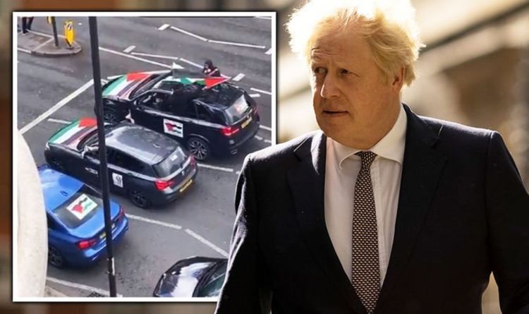 Boris Johnson condamne le racisme `` honteux '' dans les rues de Londres - `` Pas de place pour l'antisémitisme ''