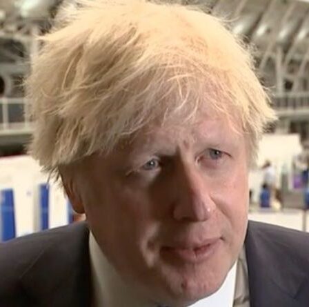 Boris Johnson ne parvient pas à exclure les verrouillages locaux de coronavirus `` Nous ferons savoir aux gens ''