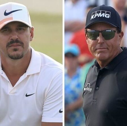 Brooks Koepka hué par les fans du championnat PGA avant de prendre la tête de Phil Mickelson