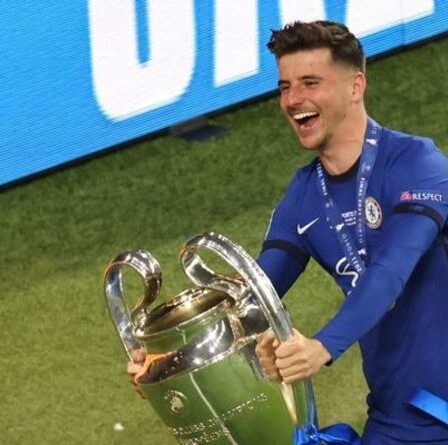 Chelsea a `` refusé '' les offres de transfert de Mason Mount avant les héros de la Ligue des champions