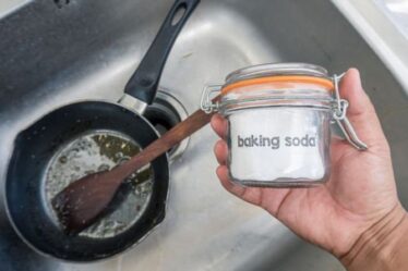 Comment nettoyer un pot brûlé avec du bicarbonate de soude - les 3 méthodes faciles à connaître
