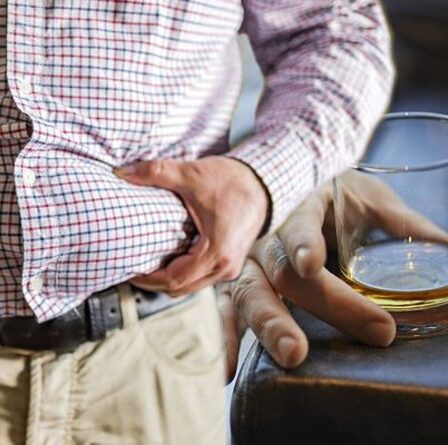 Comment se débarrasser de la graisse viscérale: Une boisson à éviter pour aider à brûler la graisse du ventre nocive