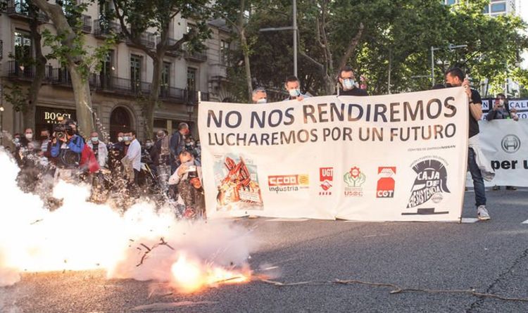 De nouvelles manifestations éclatent en Espagne suite à la fermeture de Nissan alors que le constructeur automobile se concentre sur le Brexit Grande-Bretagne
