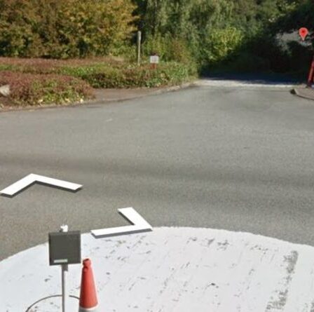 Déchirure du cœur alors qu'un garçon de deux ans retrouvé insensible dans un lac - un homme arrêté