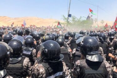 Des milliers de personnes prennent d'assaut la frontière israélienne en révolte - La violence à Gaza menace de se propager au Moyen-Orient