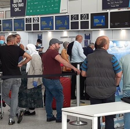 Des touristes britanniques se sont détournés du vol de Ryanair vers l'Irlande à cause des tests de Covid