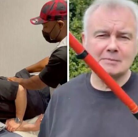 Eamonn Holmes dit qu'il `` apprend à marcher à nouveau '' dans une mise à jour de santé sur la douleur chronique