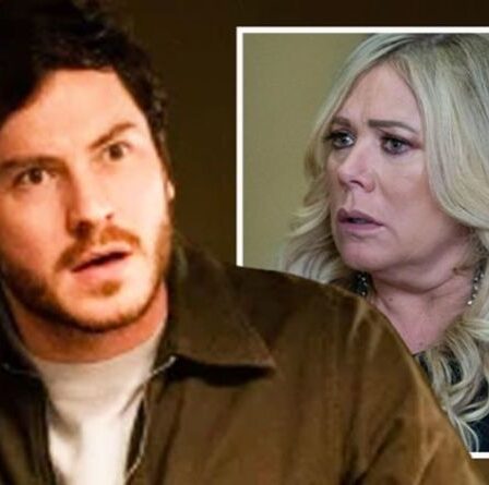 EastEnders secoue: le savon de la BBC entre dans l'histoire alors que le spectacle fait face à des changements d'horaire