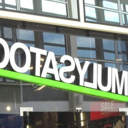 Footasylum réduit de 60% ses chaussures et ses vêtements lors des soldes de jours fériés - Comment s'y rendre