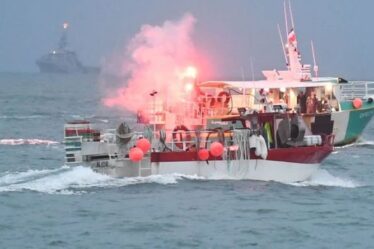 France fureur!  Jersey s'en prend à un navire français intercepté après une `` grave '' violation de l'eau