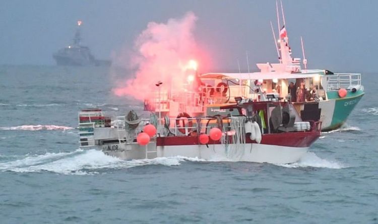 France fureur!  Jersey s'en prend à un navire français intercepté après une `` grave '' violation de l'eau