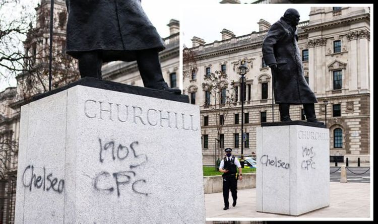Fury comme statue de Winston Churchill vandalisée sur la place du Parlement - `` Ayez honte! ''