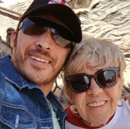 Gran, 81 ans, révèle que son petit garçon égyptien, 36 ans, est le `` meilleur sexe '' de tous les temps et se coupe les ongles des orteils