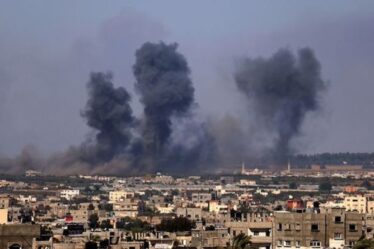 Horreur alors que les frappes aériennes israéliennes tuent `` une fille de 2 ans, sa mère enceinte et son père handicapé ''