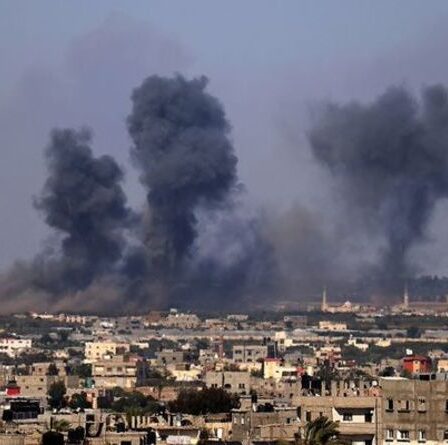 Horreur alors que les frappes aériennes israéliennes tuent `` une fille de 2 ans, sa mère enceinte et son père handicapé ''