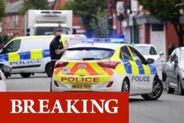 Horreur de Manchester: un homme poignardé à la tête lors d'une attaque à la lumière du jour - Chasse au lancement de la police