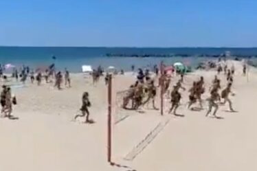 Horreur israélo-palestinienne: les amateurs de plage courent pour sauver leur vie sur la plage de Tel Aviv alors que les sirènes retentissent