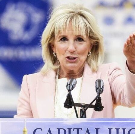 Jill Biden et Kamala Harris ont `` évolué '' après que FLOTUS ait dit à VP de `` se faire foutre elle-même ''