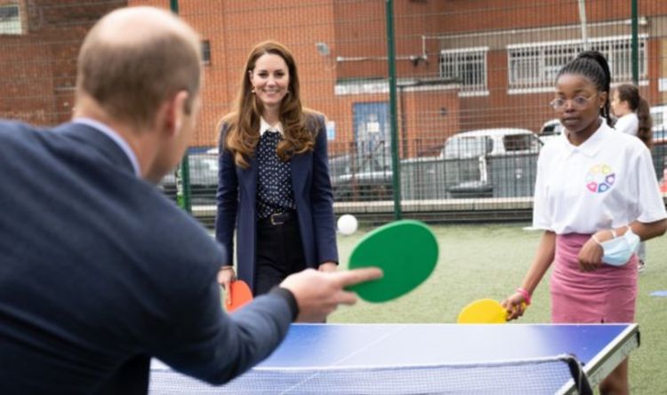 Kate Middleton réinvente la chemise à pois préférée pour jouer au tennis de table avec les enfants