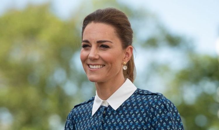Kate Middleton saluée comme une `` paire de mains sûres en temps troublé '' pour la famille royale