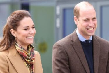 Kate montre une vraie classe royale alors que William avoue avoir été `` proposé '' pendant la tournée