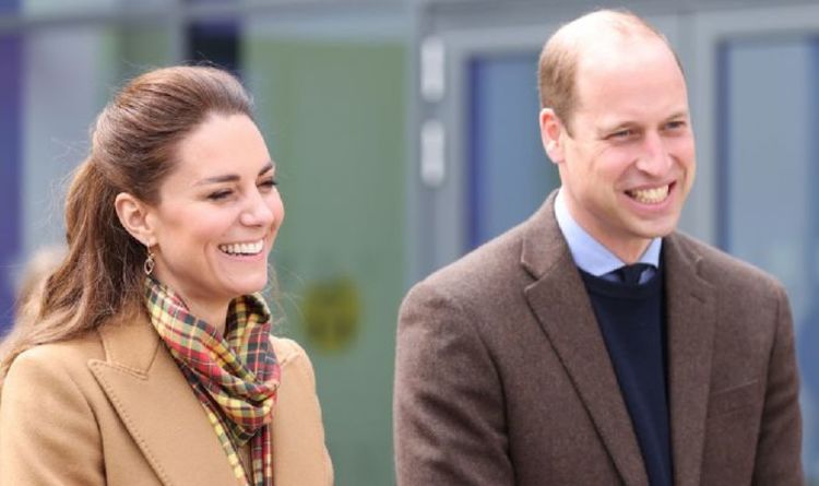 Kate montre une vraie classe royale alors que William avoue avoir été `` proposé '' pendant la tournée