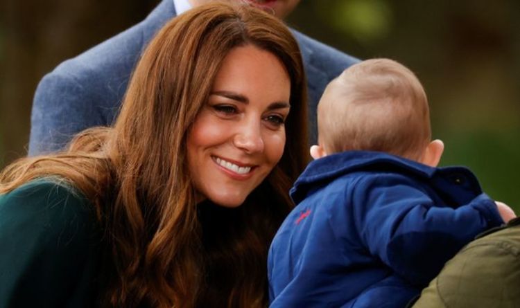 Kate rayonne lors d'une jolie réunion dans un parc écossais - des fans charmés appellent un autre bébé royal