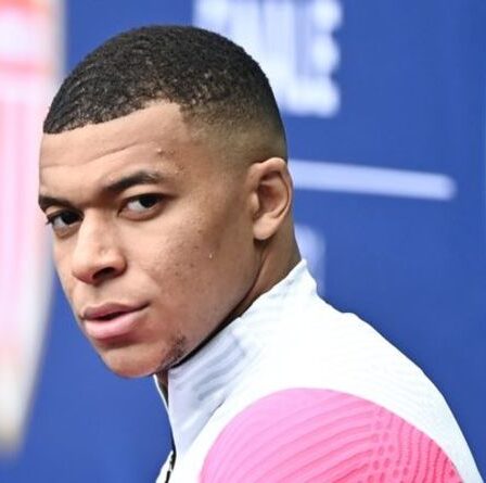 Kylian Mbappe à Liverpool booste le transfert alors que la star du PSG peut `` se voir '' à Anfield