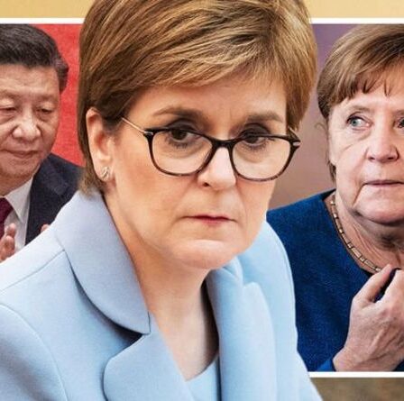 L'Écosse indépendante serait un `` État en faillite '' avec la Chine comme `` maître '' - a averti Sturgeon